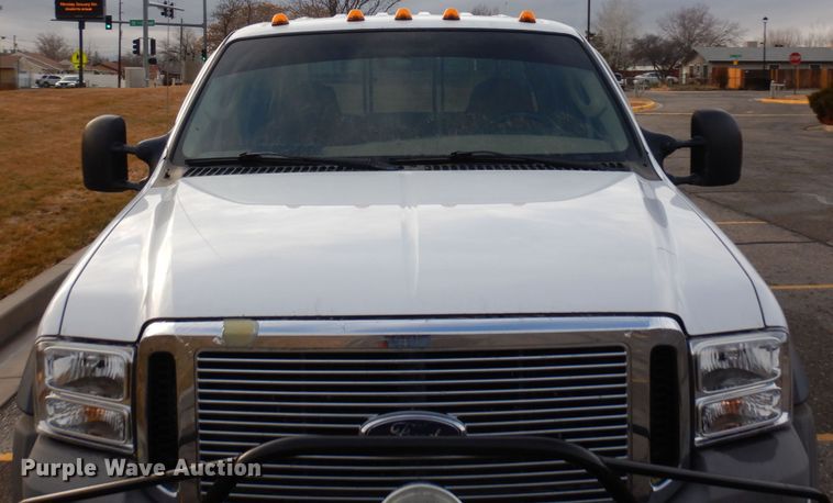 image for item DF8296 2005 Ford F450 Super Duty  Crew Cab flatbed truck