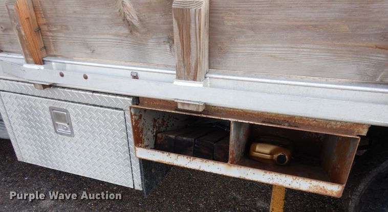 image for item DF8296 2005 Ford F450 Super Duty  Crew Cab flatbed truck