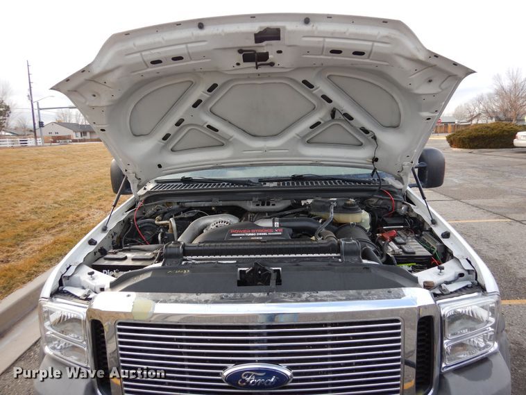 image for item DF8296 2005 Ford F450 Super Duty  Crew Cab flatbed truck