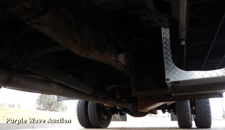 image for item DF8296 2005 Ford F450 Super Duty  Crew Cab flatbed truck