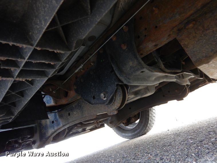 image for item DF8296 2005 Ford F450 Super Duty  Crew Cab flatbed truck