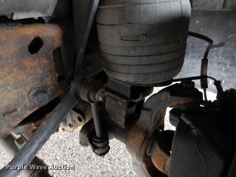 image for item DF8296 2005 Ford F450 Super Duty  Crew Cab flatbed truck