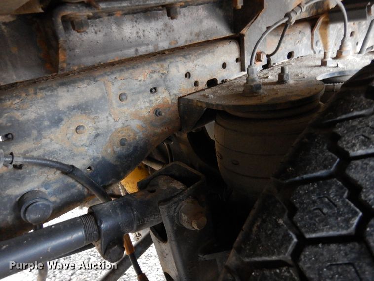 image for item DF8296 2005 Ford F450 Super Duty  Crew Cab flatbed truck