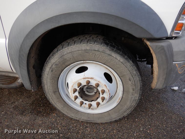 image for item DF8296 2005 Ford F450 Super Duty  Crew Cab flatbed truck