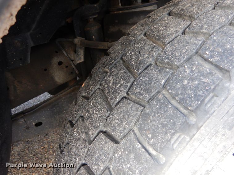 image for item DF8296 2005 Ford F450 Super Duty  Crew Cab flatbed truck