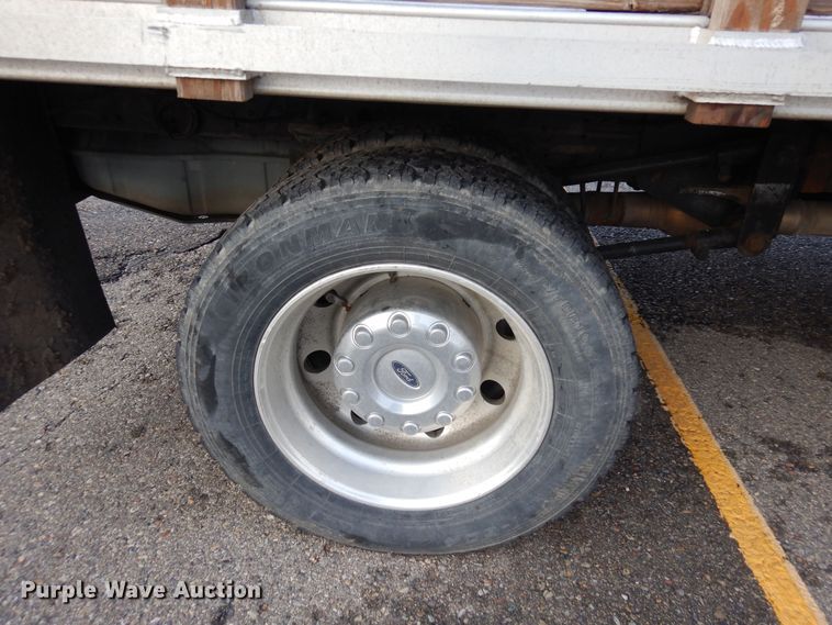 image for item DF8296 2005 Ford F450 Super Duty  Crew Cab flatbed truck