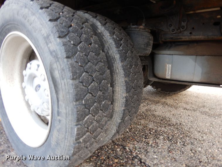 image for item DF8296 2005 Ford F450 Super Duty  Crew Cab flatbed truck