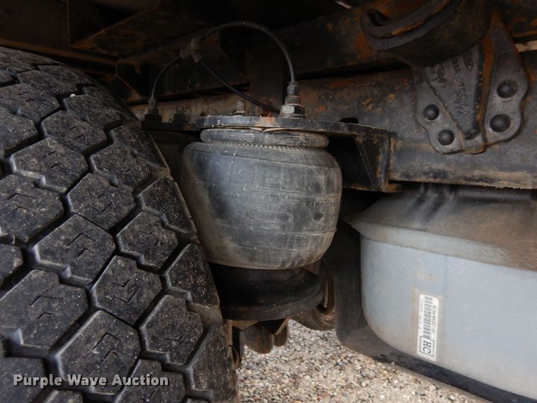 image for item DF8296 2005 Ford F450 Super Duty  Crew Cab flatbed truck