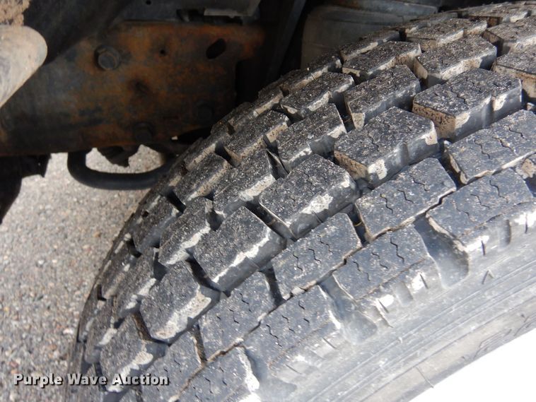 image for item DF8296 2005 Ford F450 Super Duty  Crew Cab flatbed truck