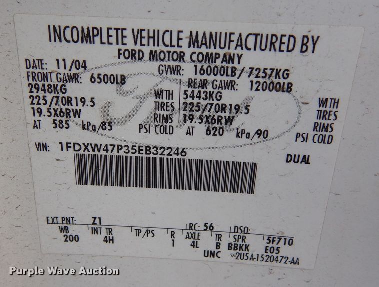 image for item DF8296 2005 Ford F450 Super Duty  Crew Cab flatbed truck