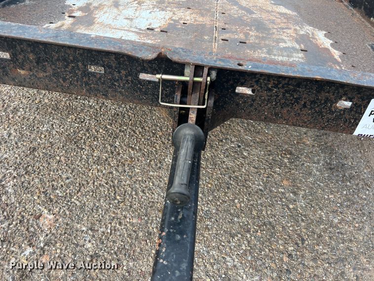 image for item DK7213 2004 Vermeer TLR30  tilt deck utility trailer