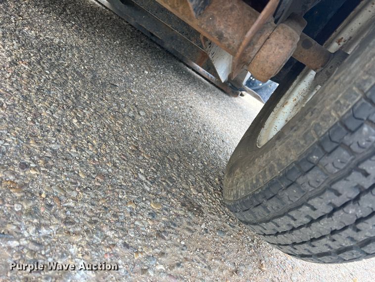 image for item DK7213 2004 Vermeer TLR30  tilt deck utility trailer