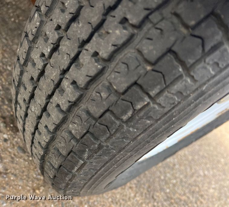 image for item DK7213 2004 Vermeer TLR30  tilt deck utility trailer