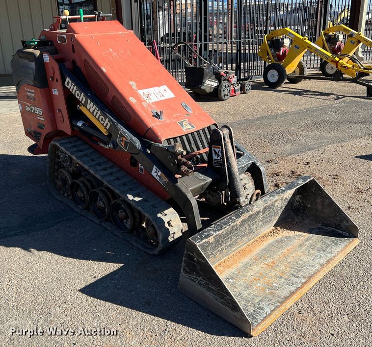 image for item DK7232 2013 Ditch Witch SK755  compact utility loader