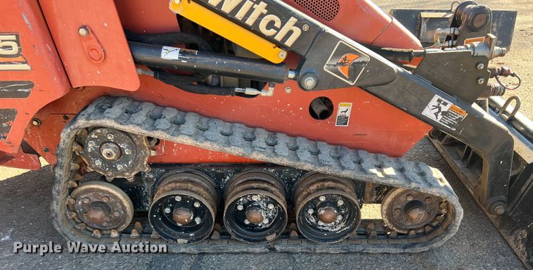 image for item DK7232 2013 Ditch Witch SK755  compact utility loader