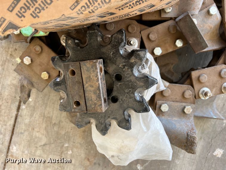 image for item DK7235 2016 Ditch Witch C30X  trencher