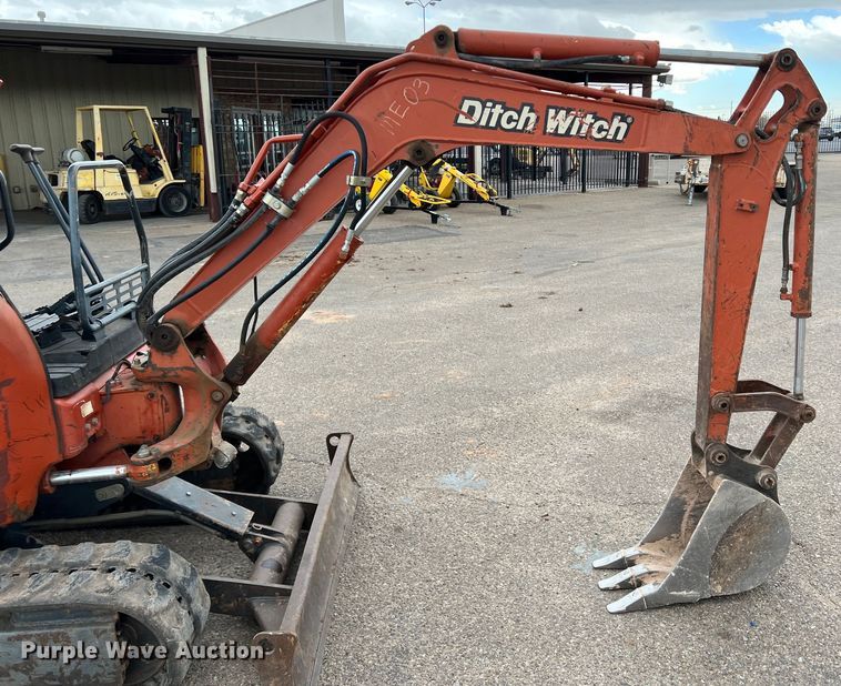 image for item DK7238 Ditch Witch MX202  mini excavator
