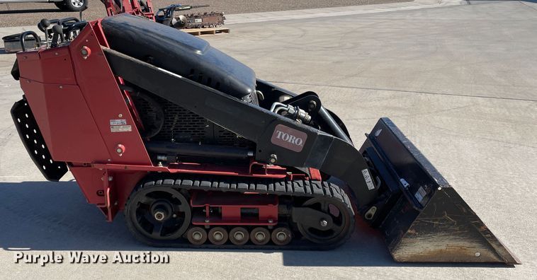image for item DN4534 2012 Toro TX427  compact utility loader