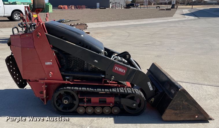 image for item DN4535 2012 Toro TX427  compact utility loader