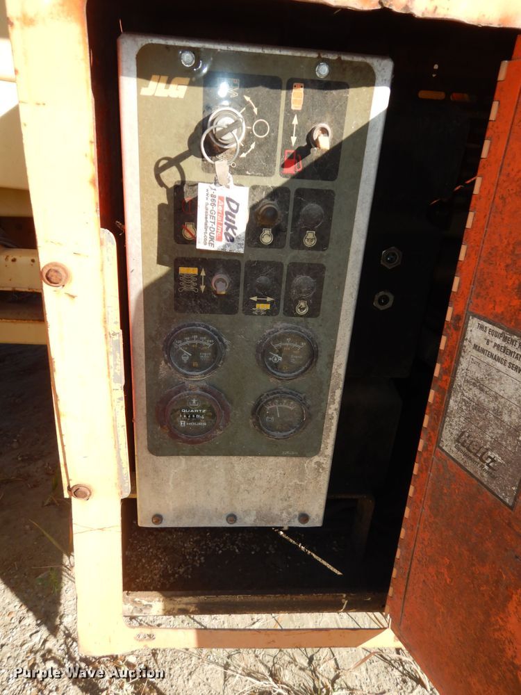 image for item DN6814 1996 JLG 33RTS  scissor lift