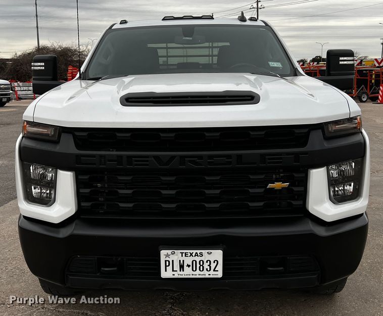 image for item DQ1953 2021 Chevrolet Silverado 3500HD  Crew Cab flatbed pickup truck