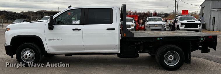 image for item DQ1953 2021 Chevrolet Silverado 3500HD  Crew Cab flatbed pickup truck