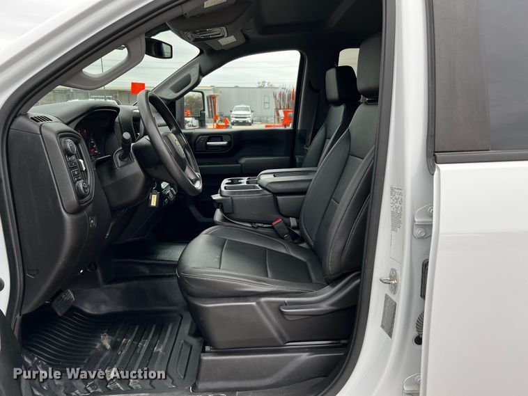 image for item DQ1953 2021 Chevrolet Silverado 3500HD  Crew Cab flatbed pickup truck