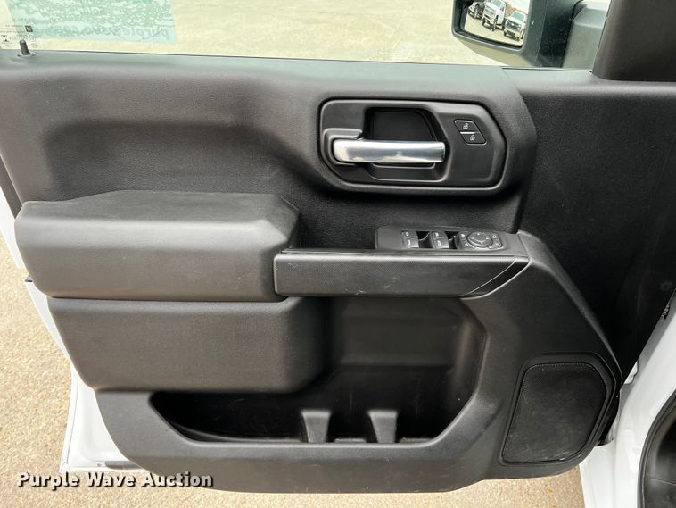 image for item DQ1953 2021 Chevrolet Silverado 3500HD  Crew Cab flatbed pickup truck