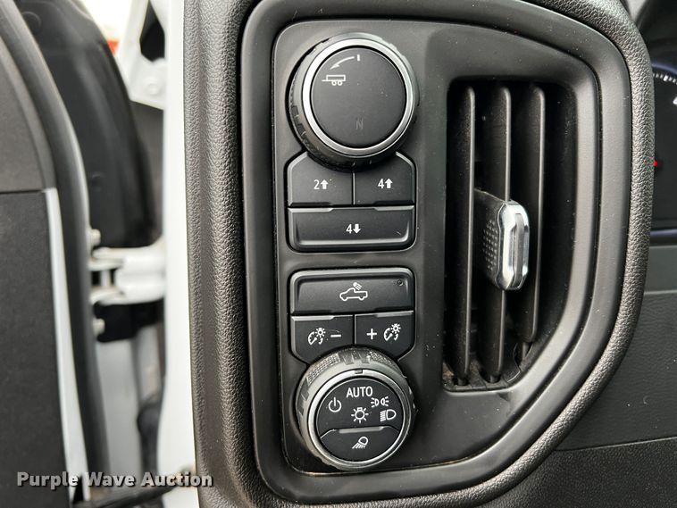 image for item DQ1953 2021 Chevrolet Silverado 3500HD  Crew Cab flatbed pickup truck