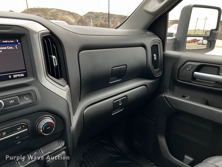 image for item DQ1953 2021 Chevrolet Silverado 3500HD  Crew Cab flatbed pickup truck