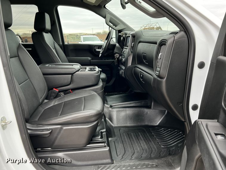 image for item DQ1953 2021 Chevrolet Silverado 3500HD  Crew Cab flatbed pickup truck