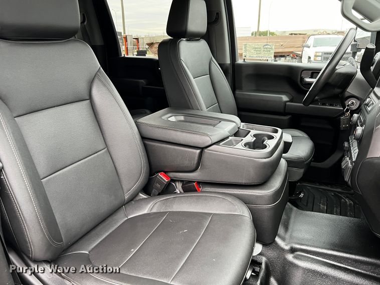 image for item DQ1953 2021 Chevrolet Silverado 3500HD  Crew Cab flatbed pickup truck