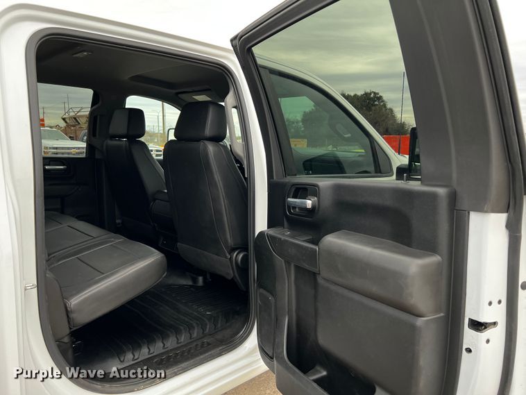 image for item DQ1953 2021 Chevrolet Silverado 3500HD  Crew Cab flatbed pickup truck