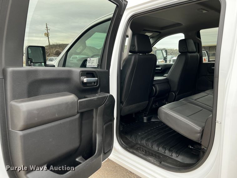 image for item DQ1953 2021 Chevrolet Silverado 3500HD  Crew Cab flatbed pickup truck