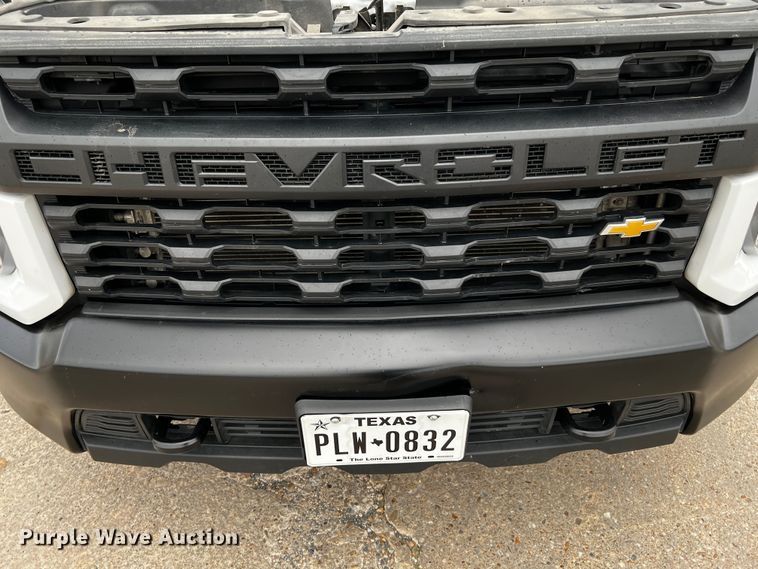 image for item DQ1953 2021 Chevrolet Silverado 3500HD  Crew Cab flatbed pickup truck