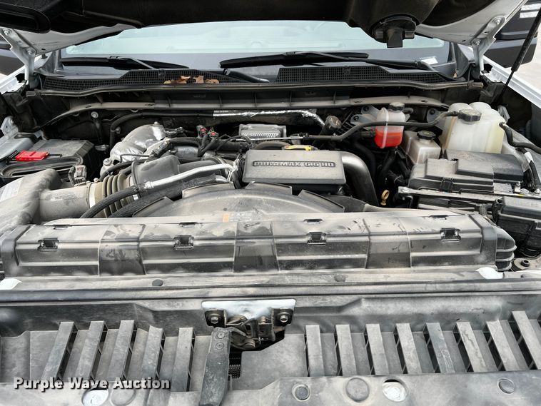 image for item DQ1953 2021 Chevrolet Silverado 3500HD  Crew Cab flatbed pickup truck