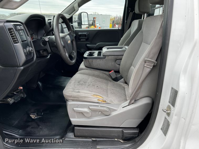 image for item DQ1954 2016 Chevrolet Silverado 3500HD  flatbed pickup truck