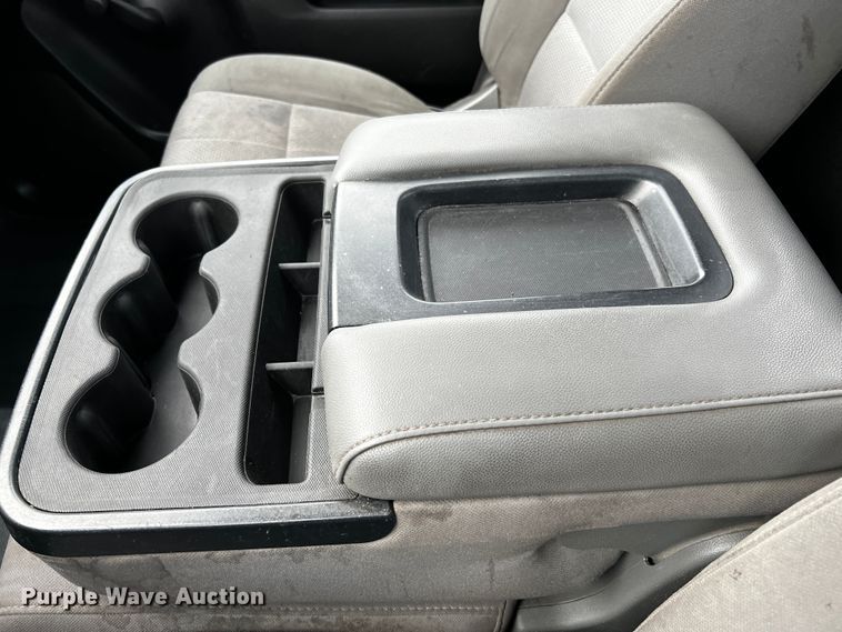 image for item DQ1954 2016 Chevrolet Silverado 3500HD  flatbed pickup truck