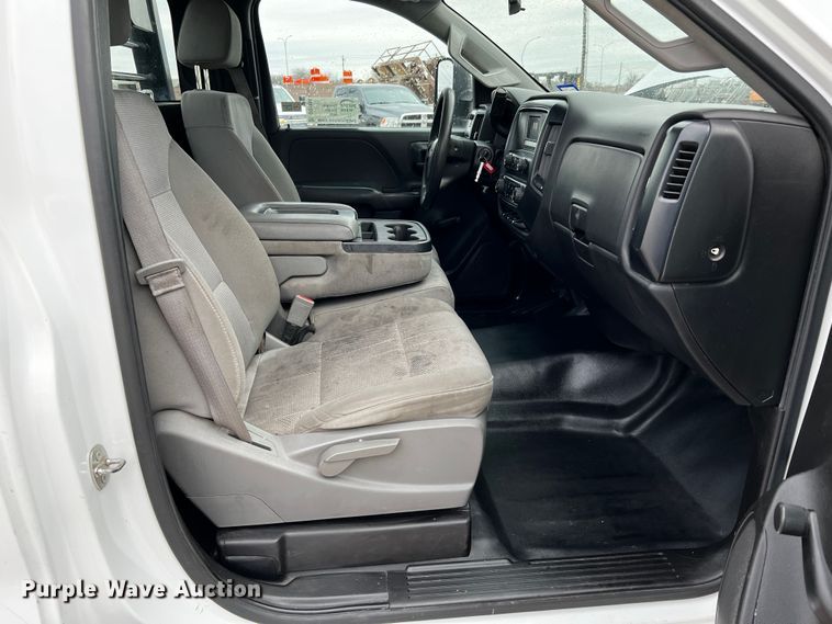 image for item DQ1954 2016 Chevrolet Silverado 3500HD  flatbed pickup truck