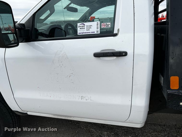 image for item DQ1954 2016 Chevrolet Silverado 3500HD  flatbed pickup truck