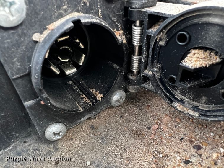 image for item DQ1954 2016 Chevrolet Silverado 3500HD  flatbed pickup truck