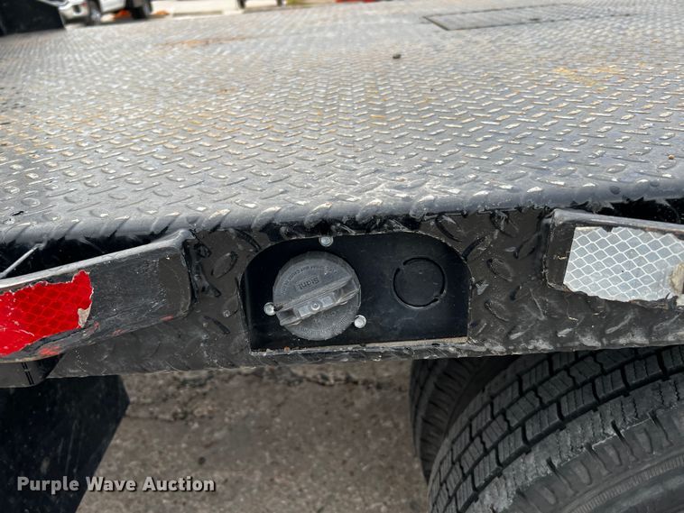 image for item DQ1954 2016 Chevrolet Silverado 3500HD  flatbed pickup truck