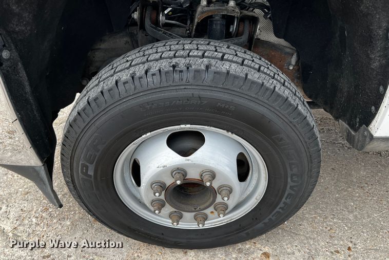 image for item DQ1954 2016 Chevrolet Silverado 3500HD  flatbed pickup truck