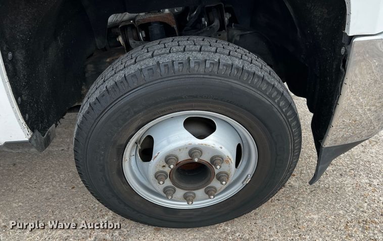 image for item DQ1954 2016 Chevrolet Silverado 3500HD  flatbed pickup truck