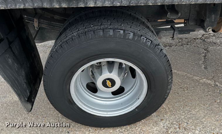 image for item DQ1954 2016 Chevrolet Silverado 3500HD  flatbed pickup truck