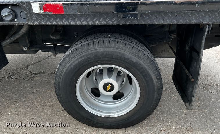 image for item DQ1954 2016 Chevrolet Silverado 3500HD  flatbed pickup truck