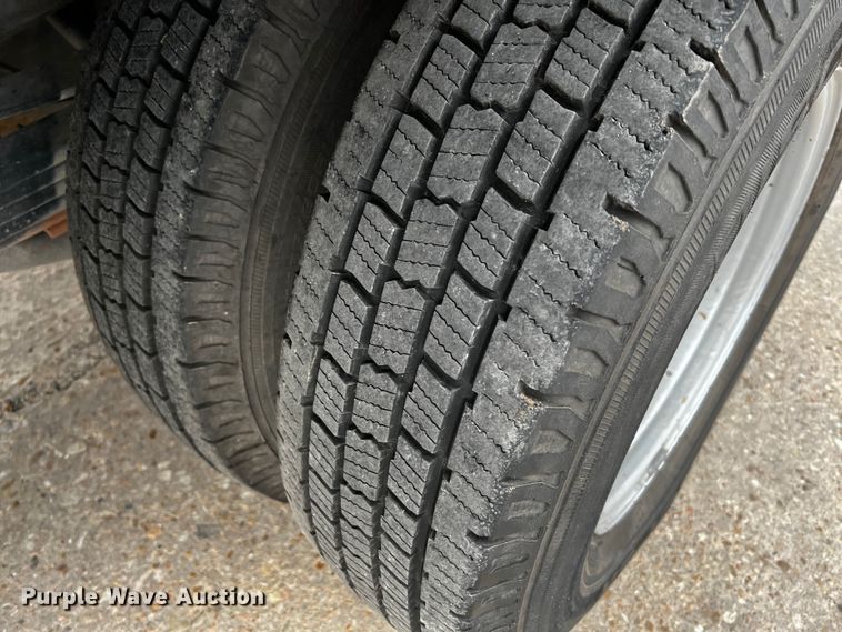 image for item DQ1954 2016 Chevrolet Silverado 3500HD  flatbed pickup truck