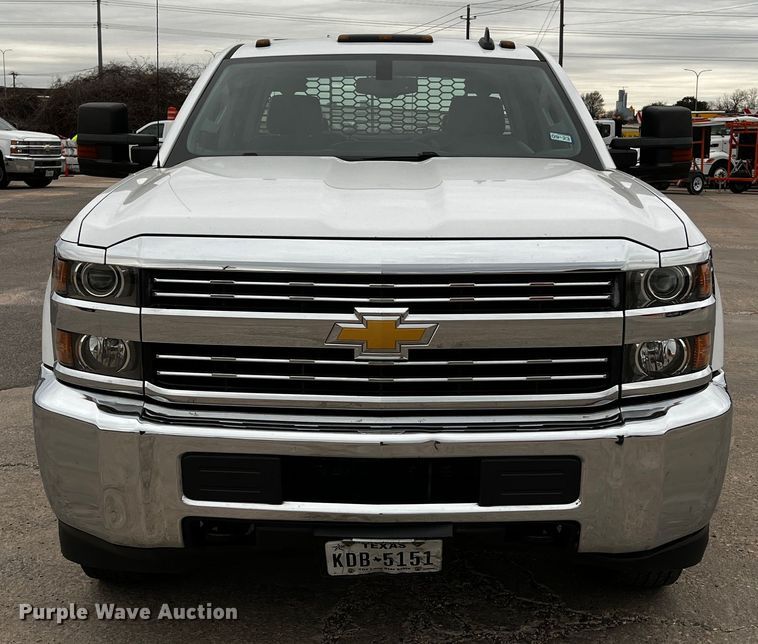 image for item DQ1956 2018 Chevrolet Silverado 3500HD  Crew Cab pickup truck