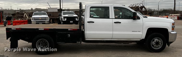 image for item DQ1956 2018 Chevrolet Silverado 3500HD  Crew Cab pickup truck