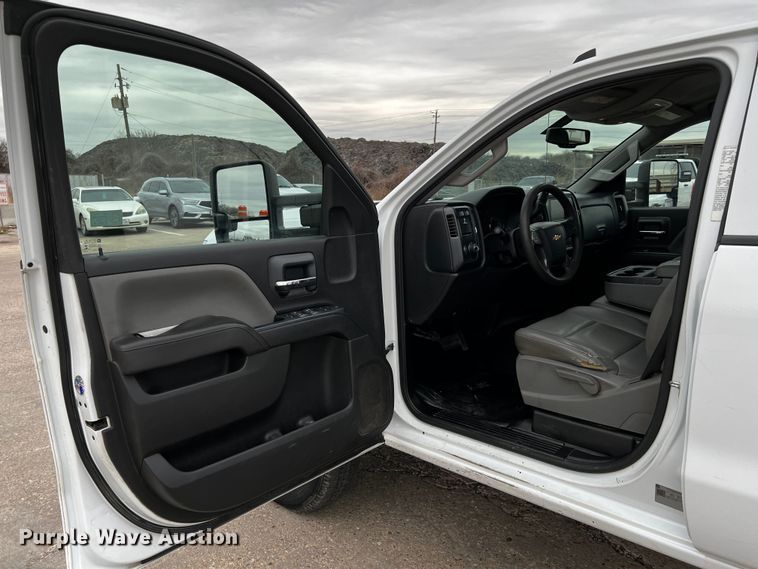 image for item DQ1956 2018 Chevrolet Silverado 3500HD  Crew Cab pickup truck